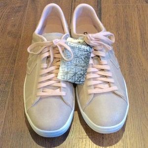 Final sale price❗️just reduced Coverse sneakers women’s size 9